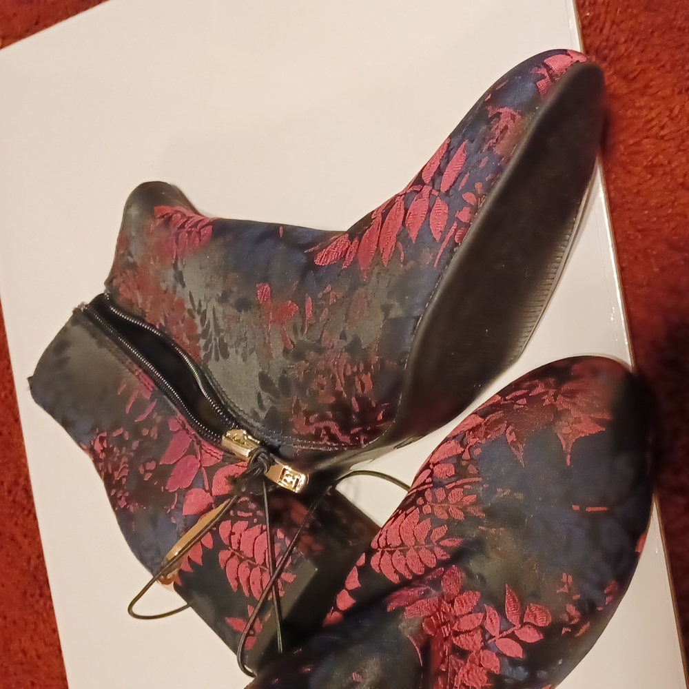 Boots - Picture 3 of 6